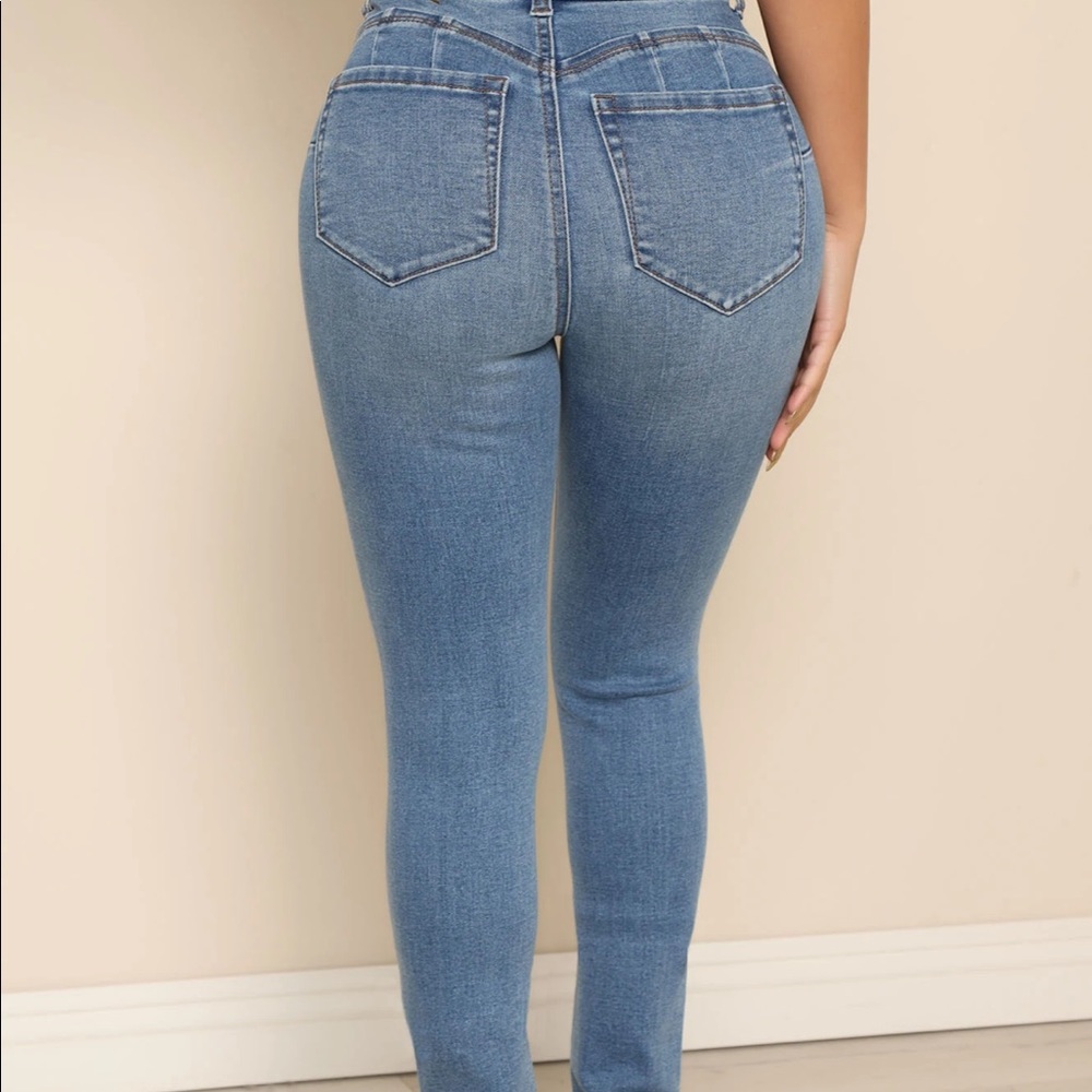 FASHION NOVA JEANS
